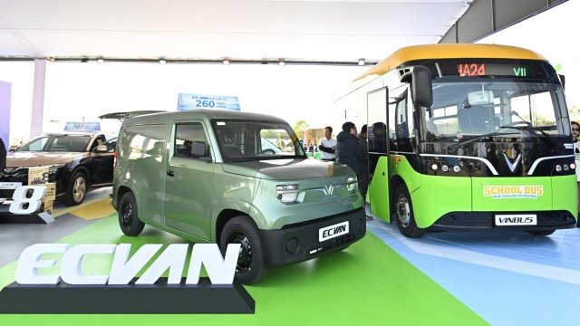 VinFast lần đầu trình diễn toàn bộ hệ sinh thái giao thông xanh