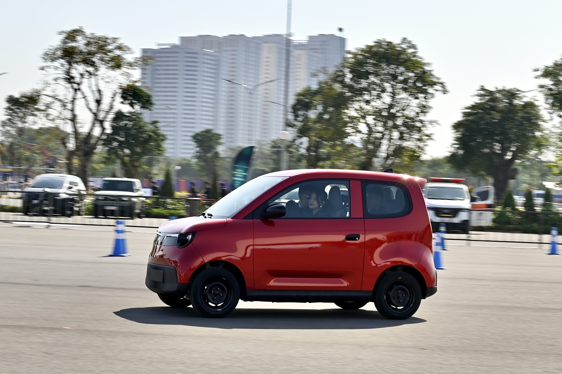 VinFast lần đầu trình diễn toàn bộ hệ sinh thái giao thông xanh