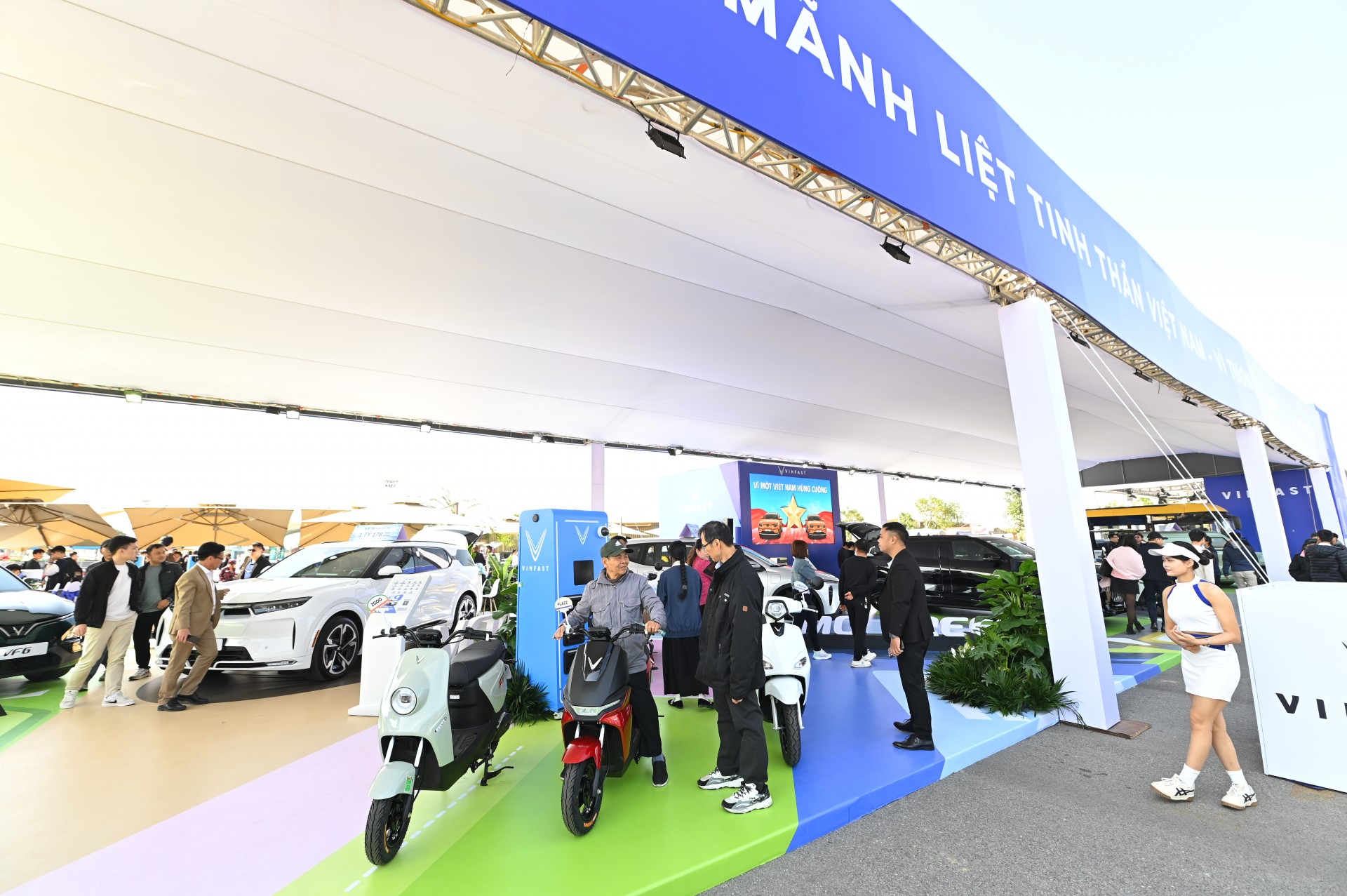 VinFast lần đầu trình diễn toàn bộ hệ sinh thái giao thông xanh VinFast lần đầu trình diễn toàn bộ hệ sinh thái giao thông xanh