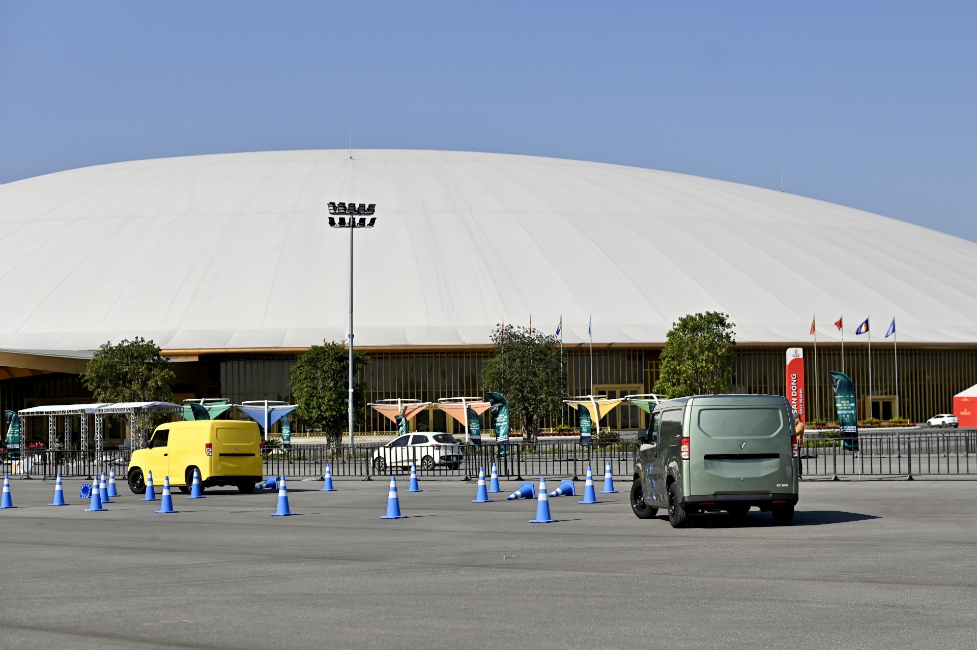 VinFast lần đầu trình diễn toàn bộ hệ sinh thái giao thông xanh