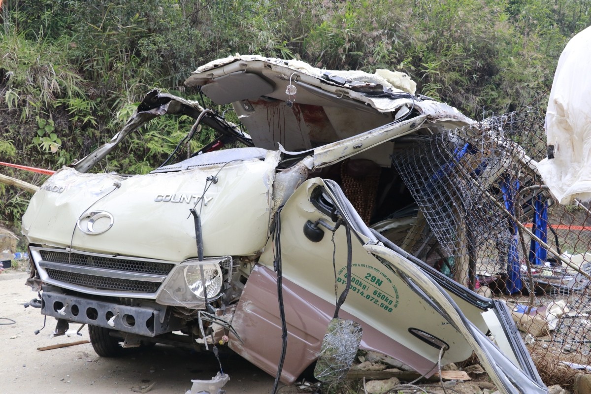 Nguyên nhân ban đầu vụ lật xe chở đoàn thiện nguyện: Xe đột ngột bị mất phanh, lật ở lưng dốc