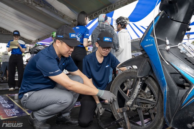 Hơn 1.200 công nhân được bảo dưỡng xe máy miễn phí dịp cuối năm