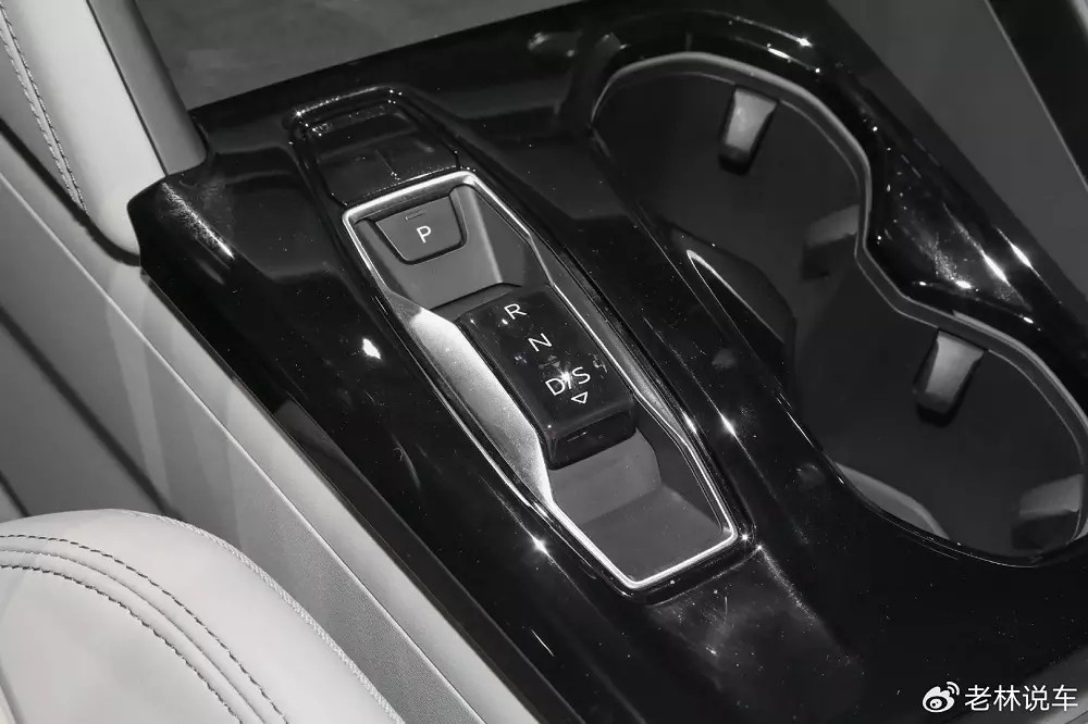 Audi Q5L 2026 nâng cấp công nghệ an toàn hợp tác cùng Huawei