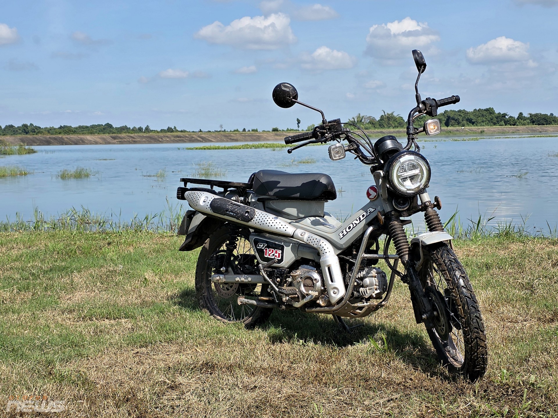 Với giá gần 90 triệu đồng cho một mẫu xe số 125 phân khối, Honda CT125 không nhắm đến số đông người dùng phổ thông. Đây là sản phẩm mang tính làm thương hiệu, phục vụ nhóm khách hàng yêu thích phong cách, trải nghiệm và giá trị sưu tầm.