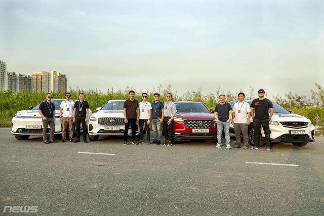 Hội đồng Giám khảo Xe Của Năm 2026 lái thử 18 mẫu xe tại TP.HCM