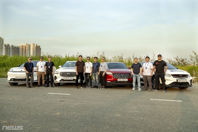 Hội đồng Giám khảo Xe Của Năm 2026 lái thử 18 mẫu xe tại TP.HCM