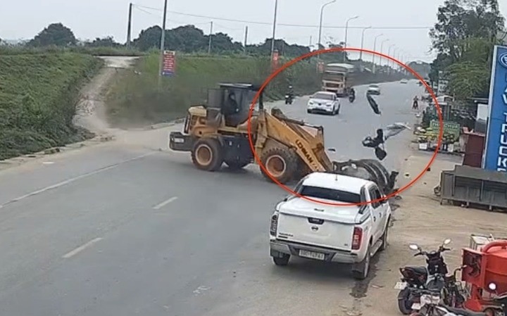 Khởi tố, bắt tạm giam lái máy xúc và chủ xe gây tai nạn tại Tam Nông, Phú Thọ Khởi tố, bắt tạm giam lái máy xúc và chủ xe gây tai nạn tại Tam Nông, Phú Thọ
