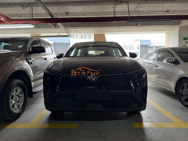 Xem nhanh ảnh thực tế VinFast Limo Home