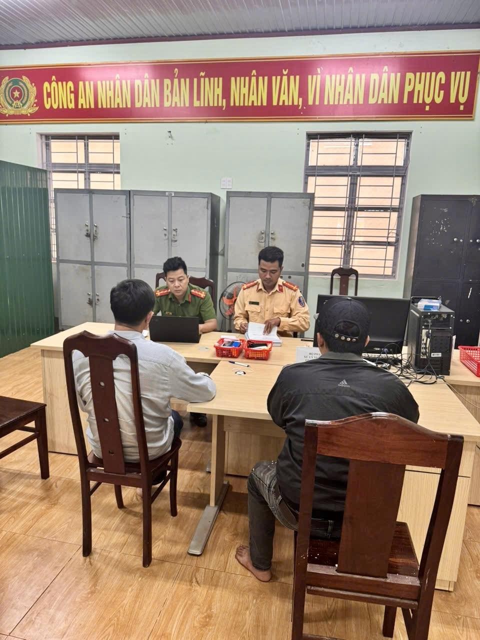 Gia Lai: Xử phạt 3 tài xế vụ tạt đầu xe trên quốc lộ 14C