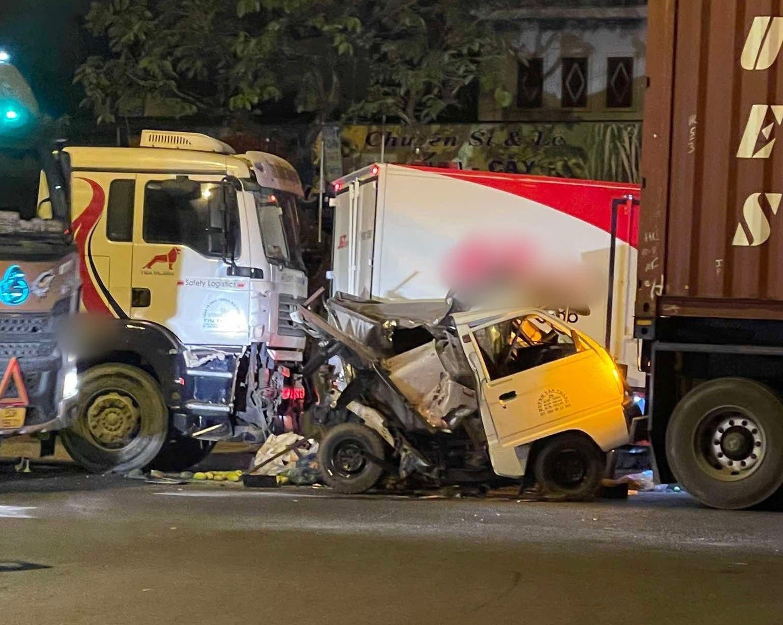 TP. HCM: Một người bị thương sau va chạm liên hoàn 4 ô tô