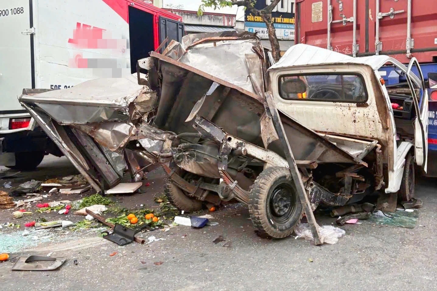 TP. HCM: Một người bị thương sau va chạm liên hoàn 4 ô tô