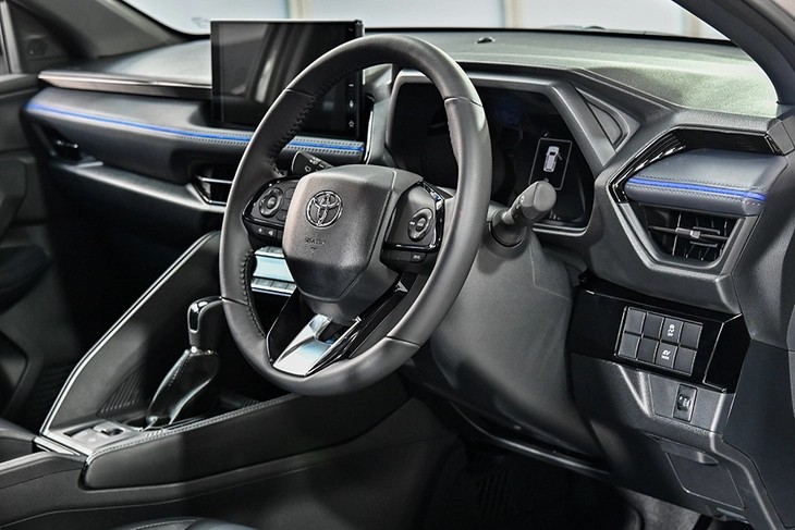 Toyota Yaris Cross 2026 tăng giá nhẹ đổi lại gói an toàn tiêu chuẩn