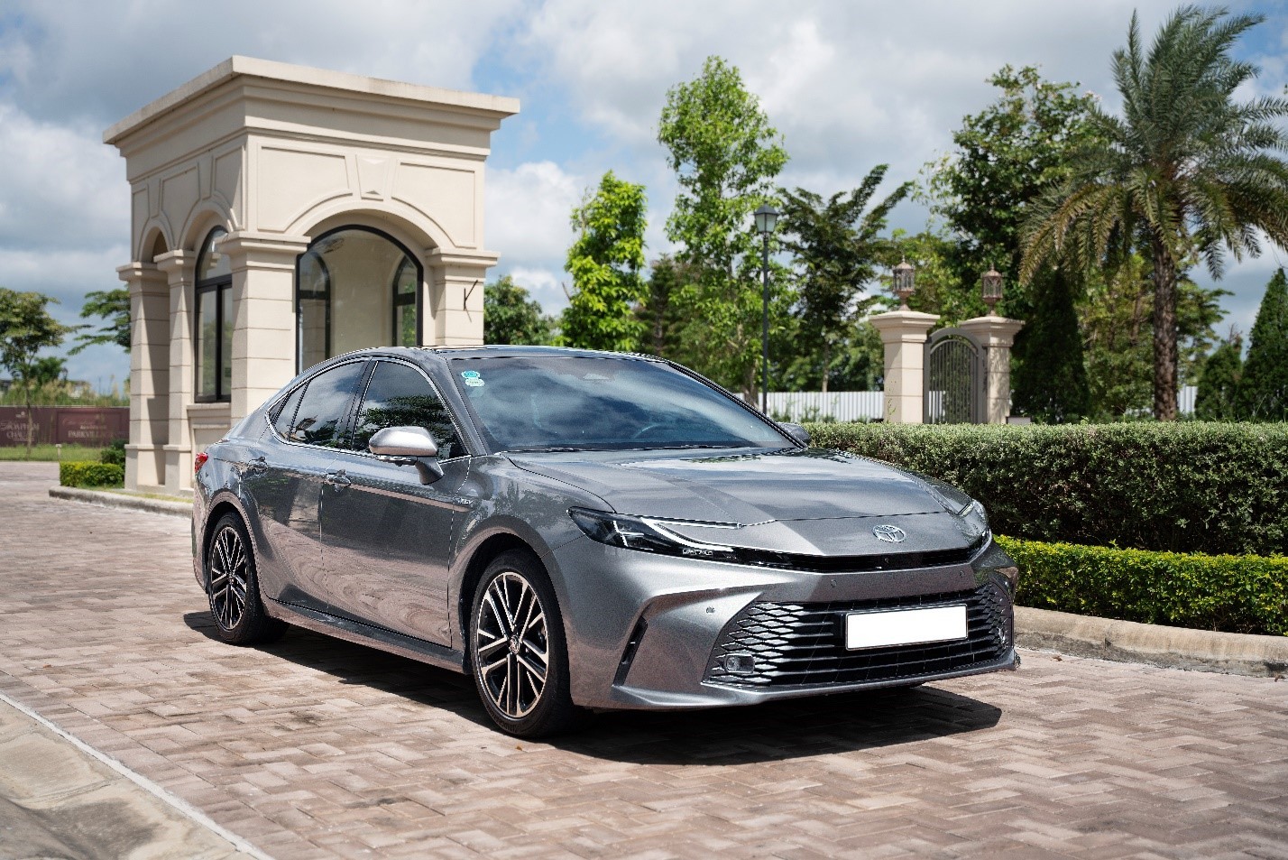 Toyota Camry HEV 2025 - biểu tượng dẫn đầu: Khi đẳng cấp và công nghệ hội tụ Toyota Camry HEV 2025 - biểu tượng dẫn đầu: Khi đẳng cấp và công nghệ hội tụ