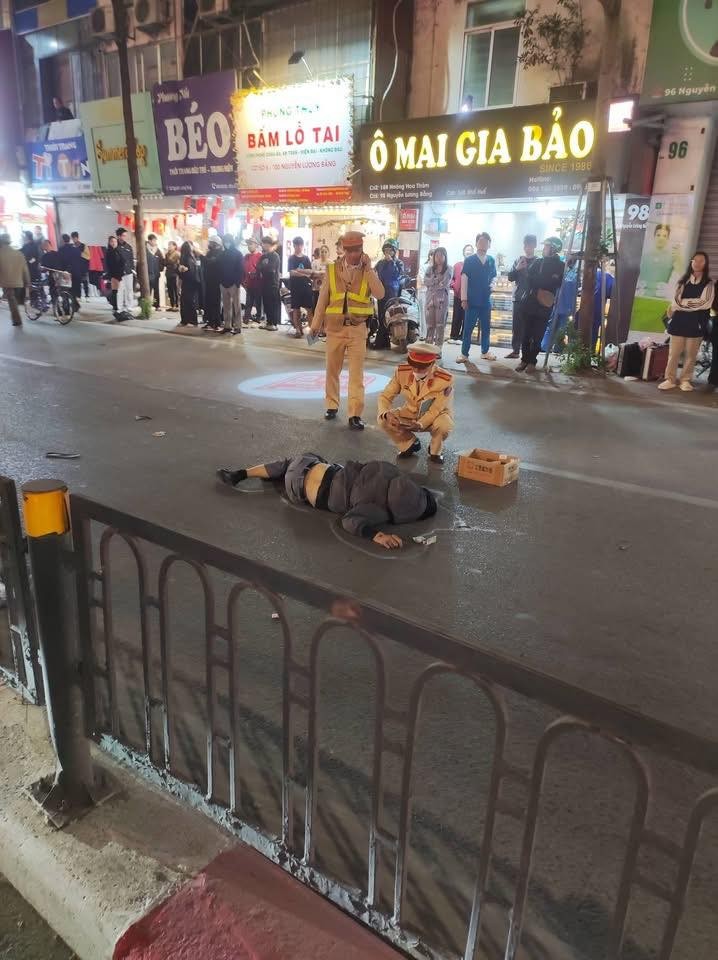 Thanh niên tử vong sau khi bị kéo lê trên đường Nguyễn Lương Bằng, Hà Nội