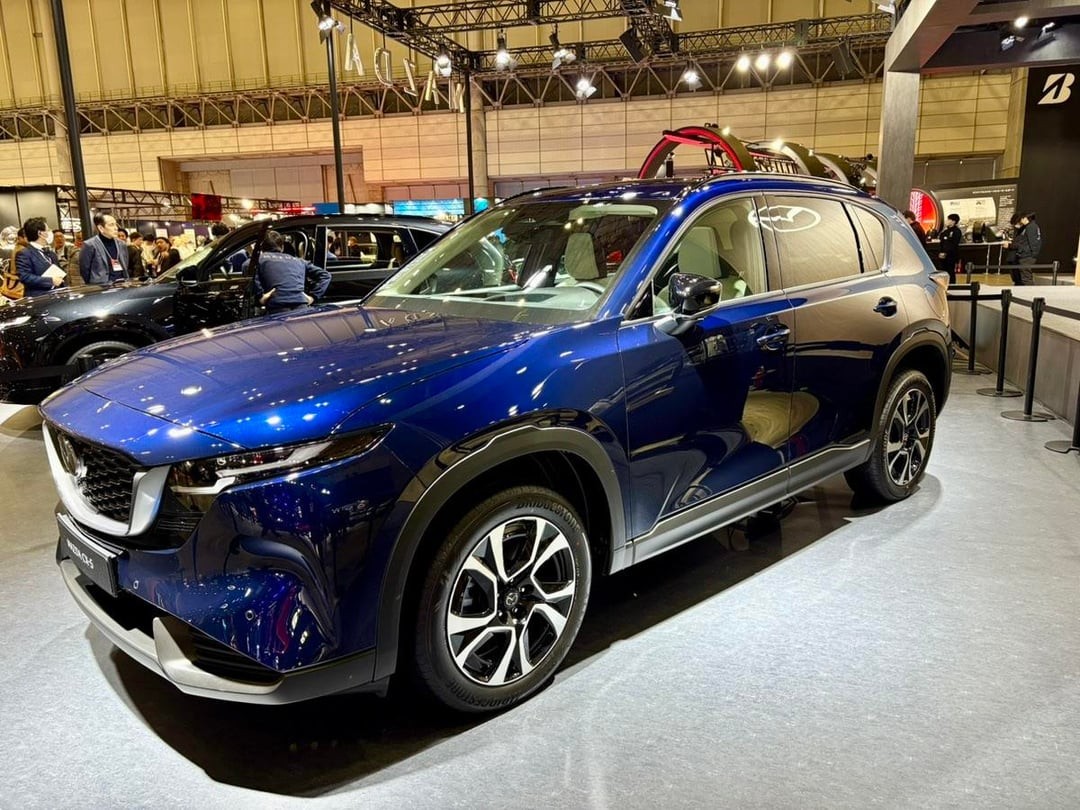 Mazda mở rộng bảng màu cao cấp với Navy Blue Mica