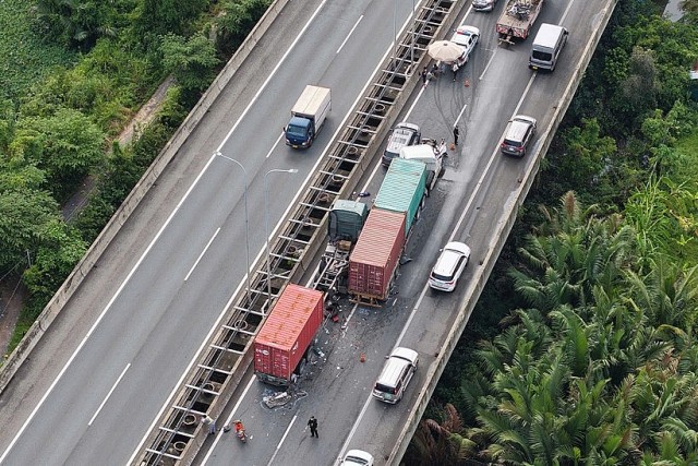 Cảnh báo tiềm ẩn tai nạn giao thông với thói quen “bám đuôi” xe phía trước