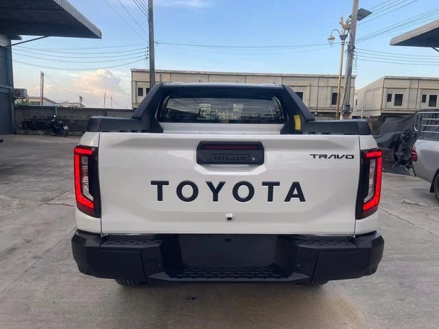 Toyota Hilux 2026 chốt lịch ra mắt tại Việt Nam vào 29/1