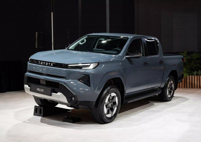 Sau khi ra mắt tại Thái Lan, Toyota Hilux chạy điện mới lên đường sang Châu Âu