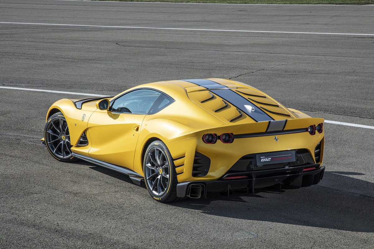 Lý do thiết kế xe hiện đại có thể loại bỏ kính hậu truyền thống