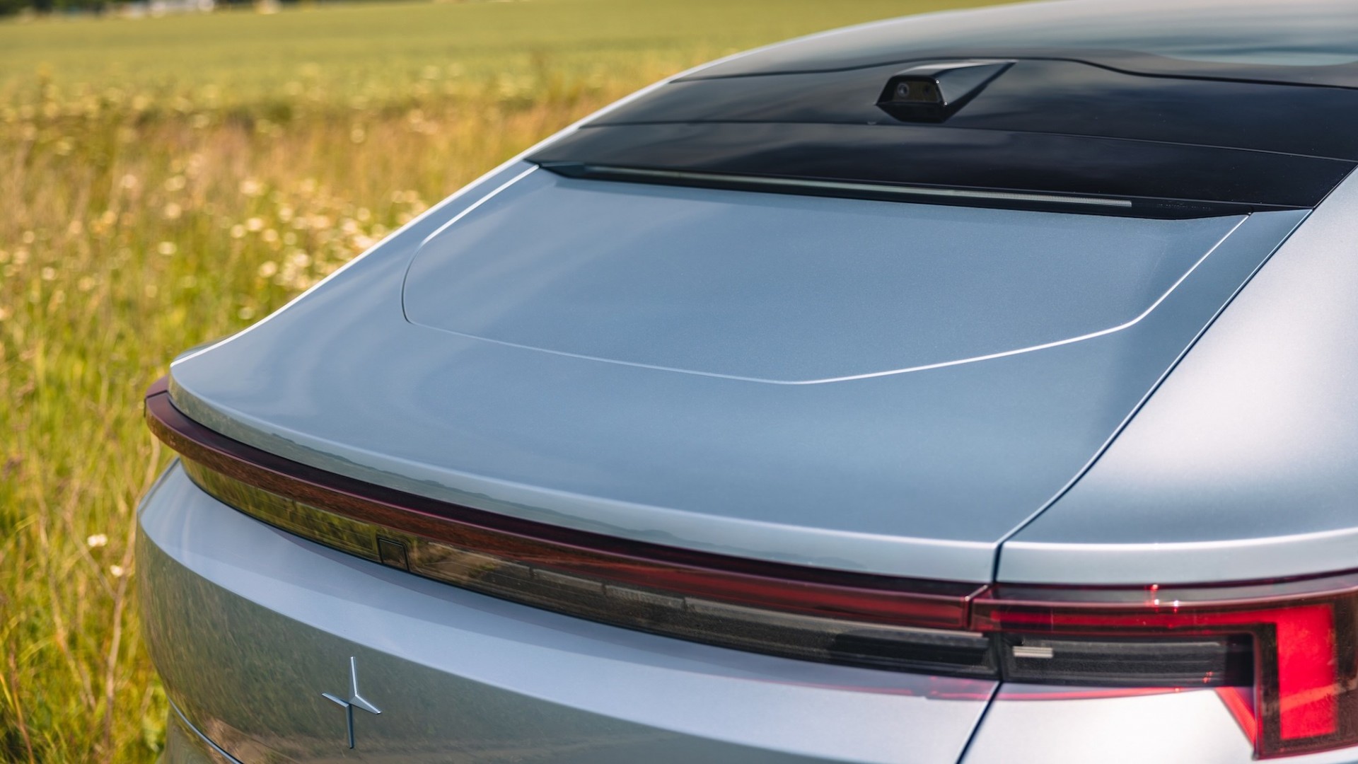 Thiết kế loại bỏ hoàn toàn kính hậu là một xu hướng có thể thấy trên những mẫu xe hiện đại