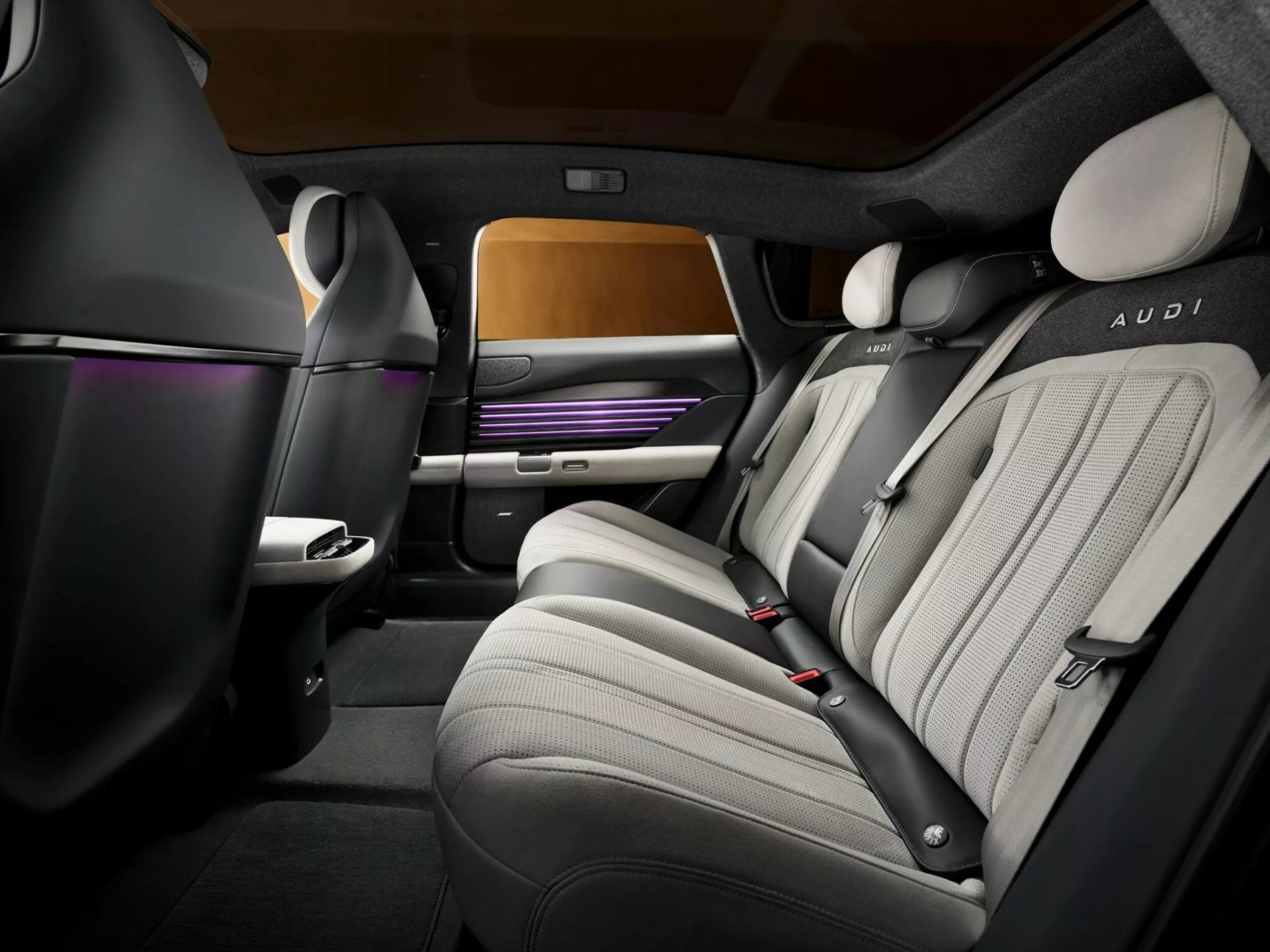 Hàng ghế sau của AUDI E5 Sportback