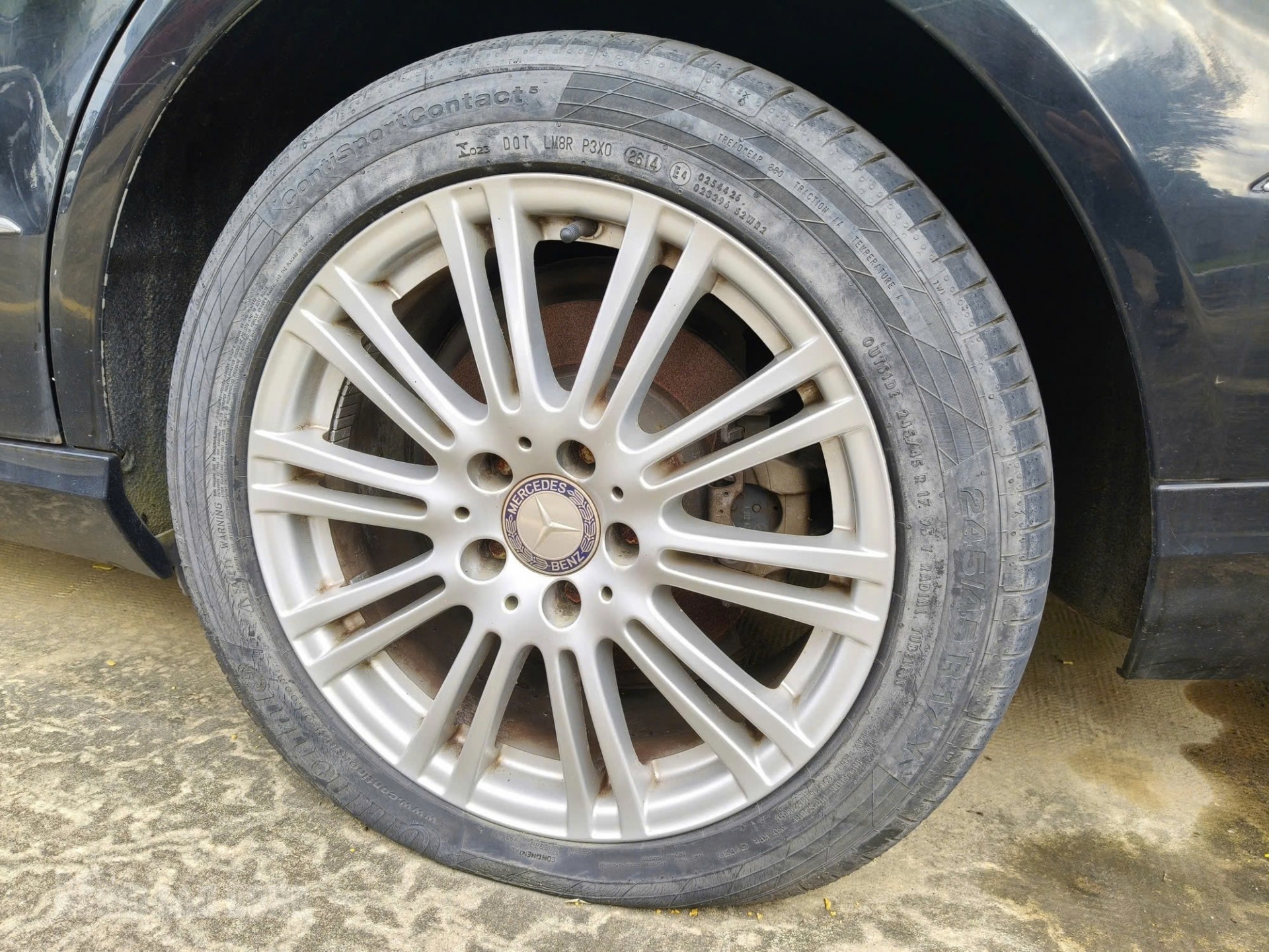 Xe biển xanh Mercedes-Benz E300 thanh lý ở Đà Nẵng