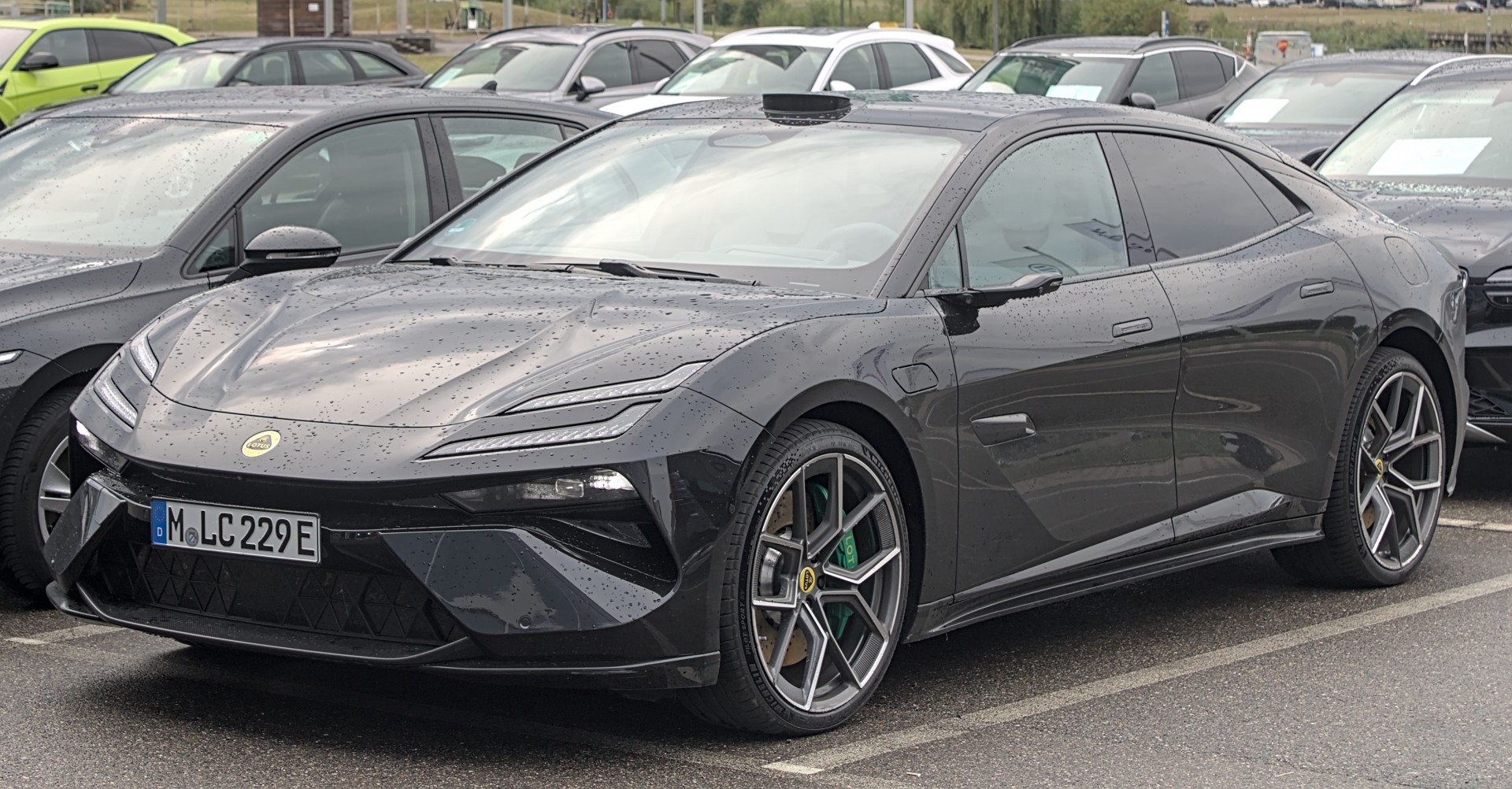 Thương hiệu xe Lotus chuẩn bị ra mắt thị trường Việt Nam, mang đến cả xe xăng và xe điện