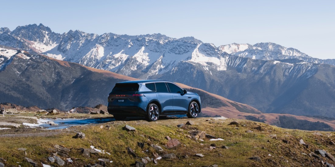 Phía sau của Nissan NX8 2026