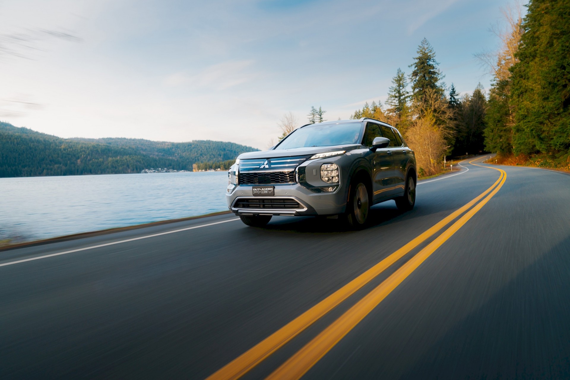 Mitsubishi làm mới Outlander PHEV 2026 tập trung pin và trải nghiệm người dùng