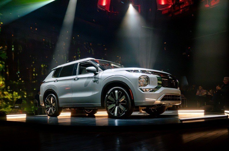 Mitsubishi làm mới Outlander PHEV 2026 tập trung pin và trải nghiệm người dùng