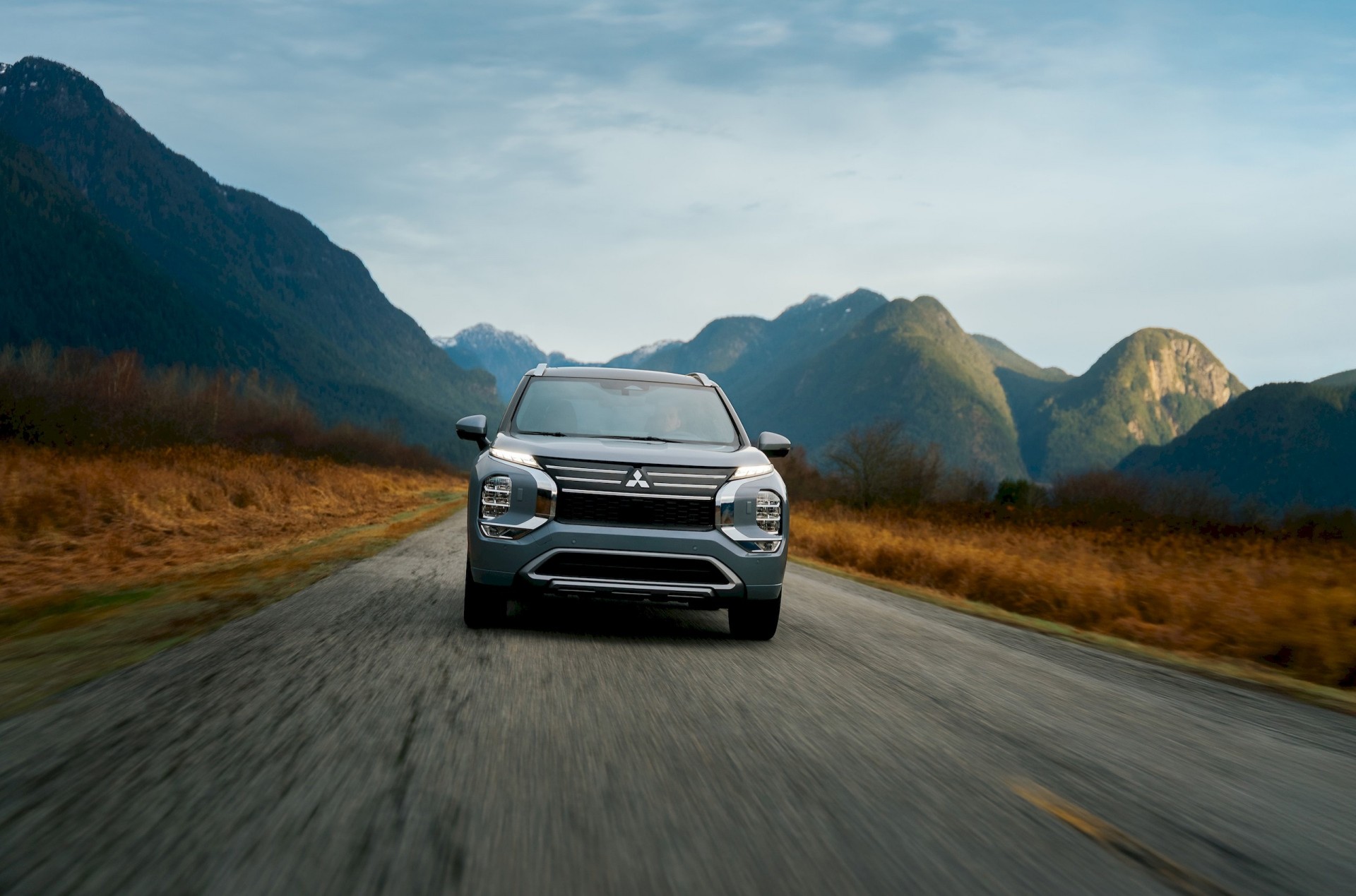 Mitsubishi làm mới Outlander PHEV 2026 tập trung pin và trải nghiệm người dùng