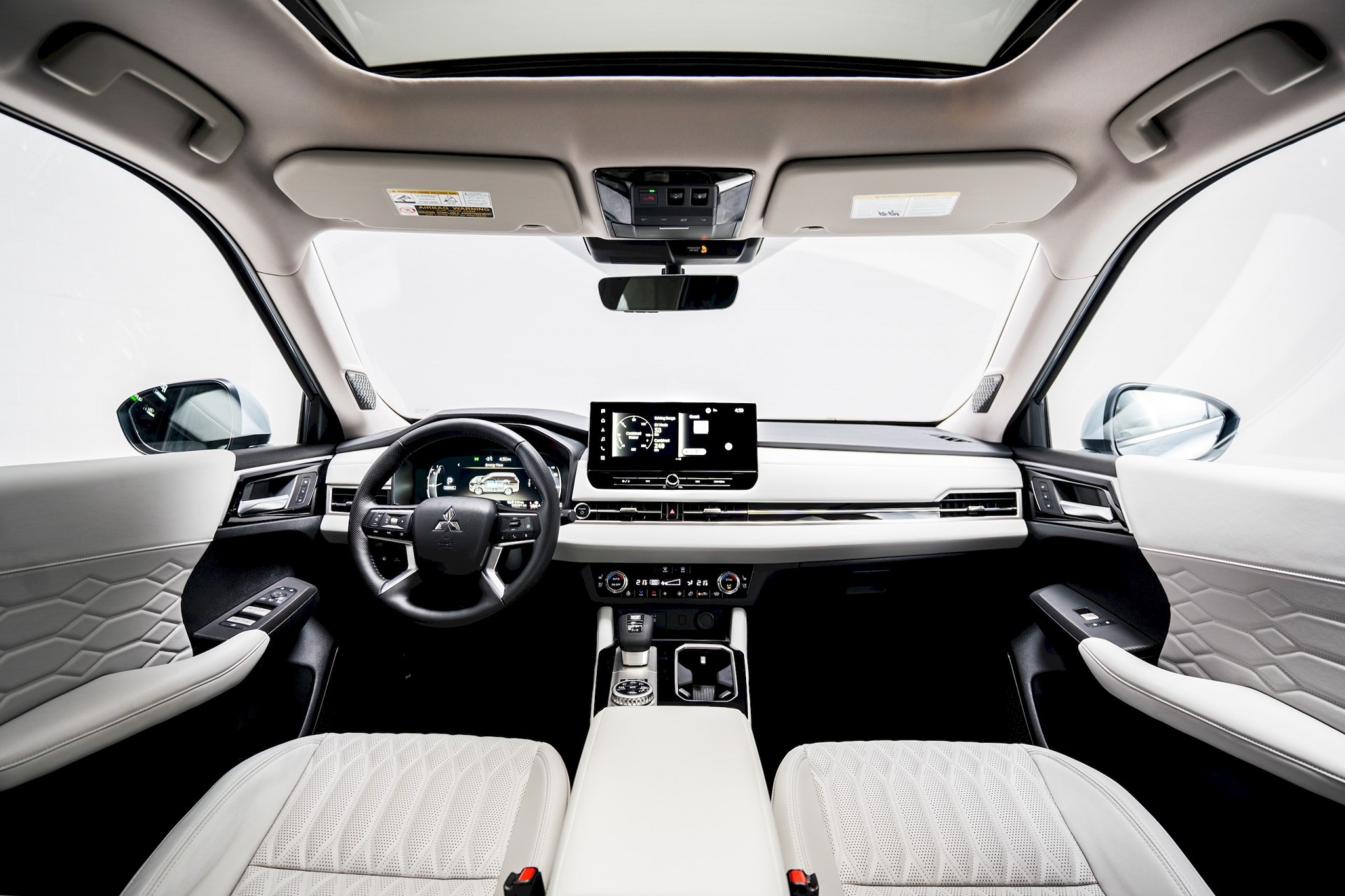 Mitsubishi làm mới Outlander PHEV 2026 tập trung pin và trải nghiệm người dùng