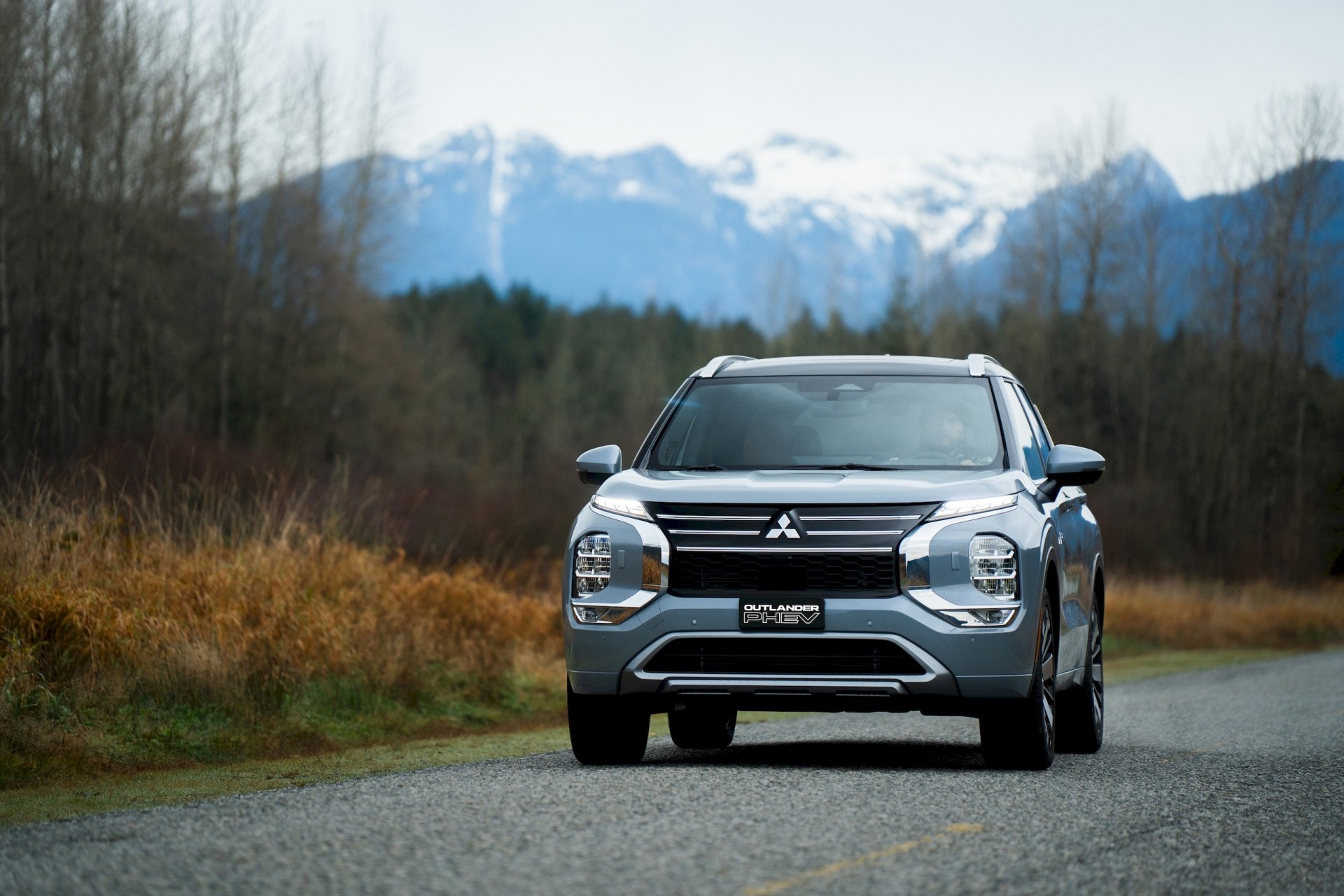 Mitsubishi làm mới Outlander PHEV 2026 tập trung pin và trải nghiệm người dùng