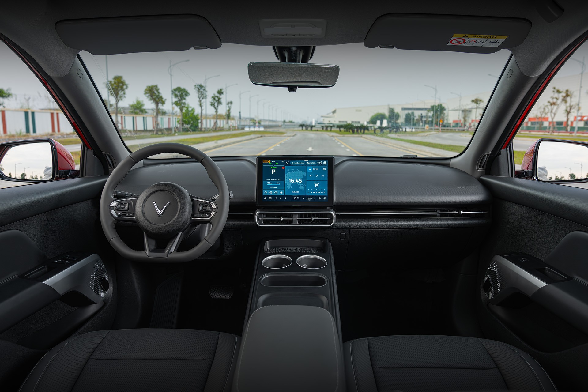 Xe VinFast MPV 7 chỗ ra mắt, giá 810 triệu đồng