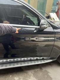 Đỗ xe bên đường bị vật nhọn cào xước, người phụ nữ phản ánh thì nhận được sự thách thức