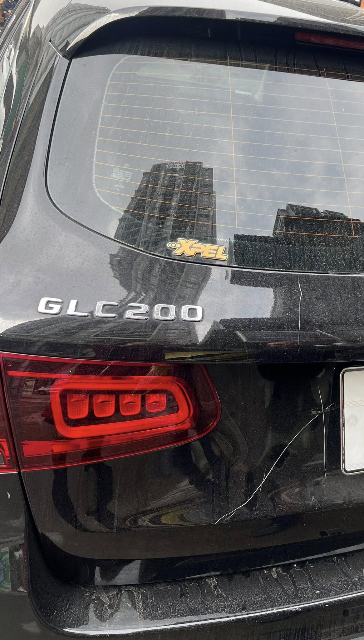 Đỗ xe bên đường bị vật nhọn cào xước, người phụ nữ phản ánh thì nhận được sự thách thức Đỗ xe bên đường bị vật nhọn cào xước, người phụ nữ phản ánh thì nhận được sự thách thức