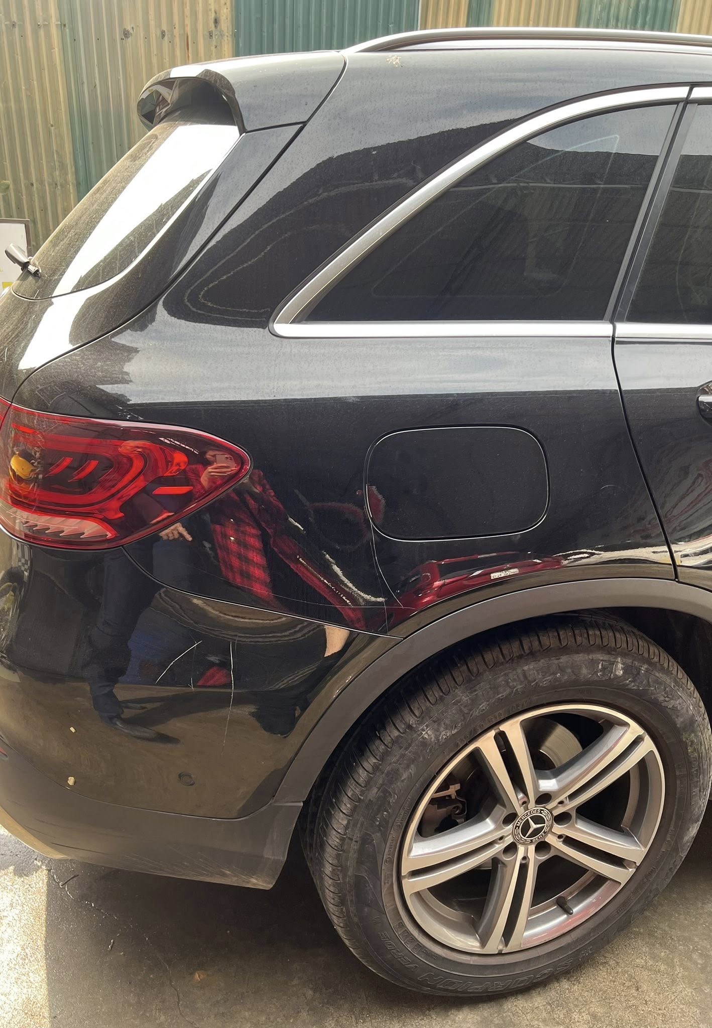 Đỗ xe bên đường bị vật nhọn cào xước, người phụ nữ phản ánh thì nhận được sự thách thức Đỗ xe bên đường bị vật nhọn cào xước, người phụ nữ phản ánh thì nhận được sự thách thức