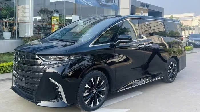 Xe hybrid tại Việt Nam bắt đầu hạ giá