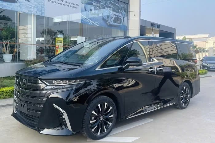 Xe hybrid tại Việt Nam bắt đầu hạ giá