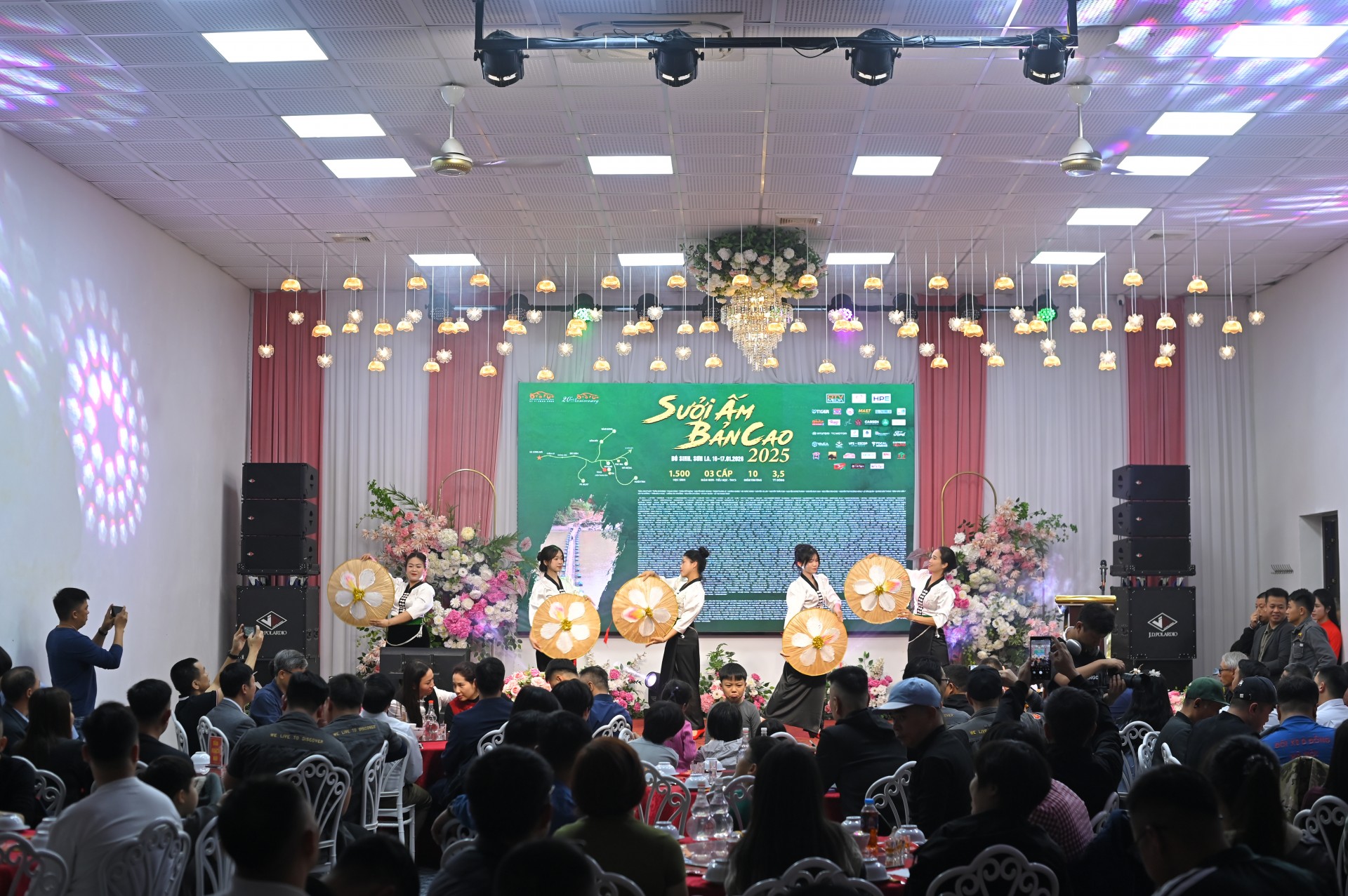 “Sưởi ấm Bản cao 2025”: Lan tỏa hơi ấm tới học sinh vùng cao Bó Sinh, Sơn La