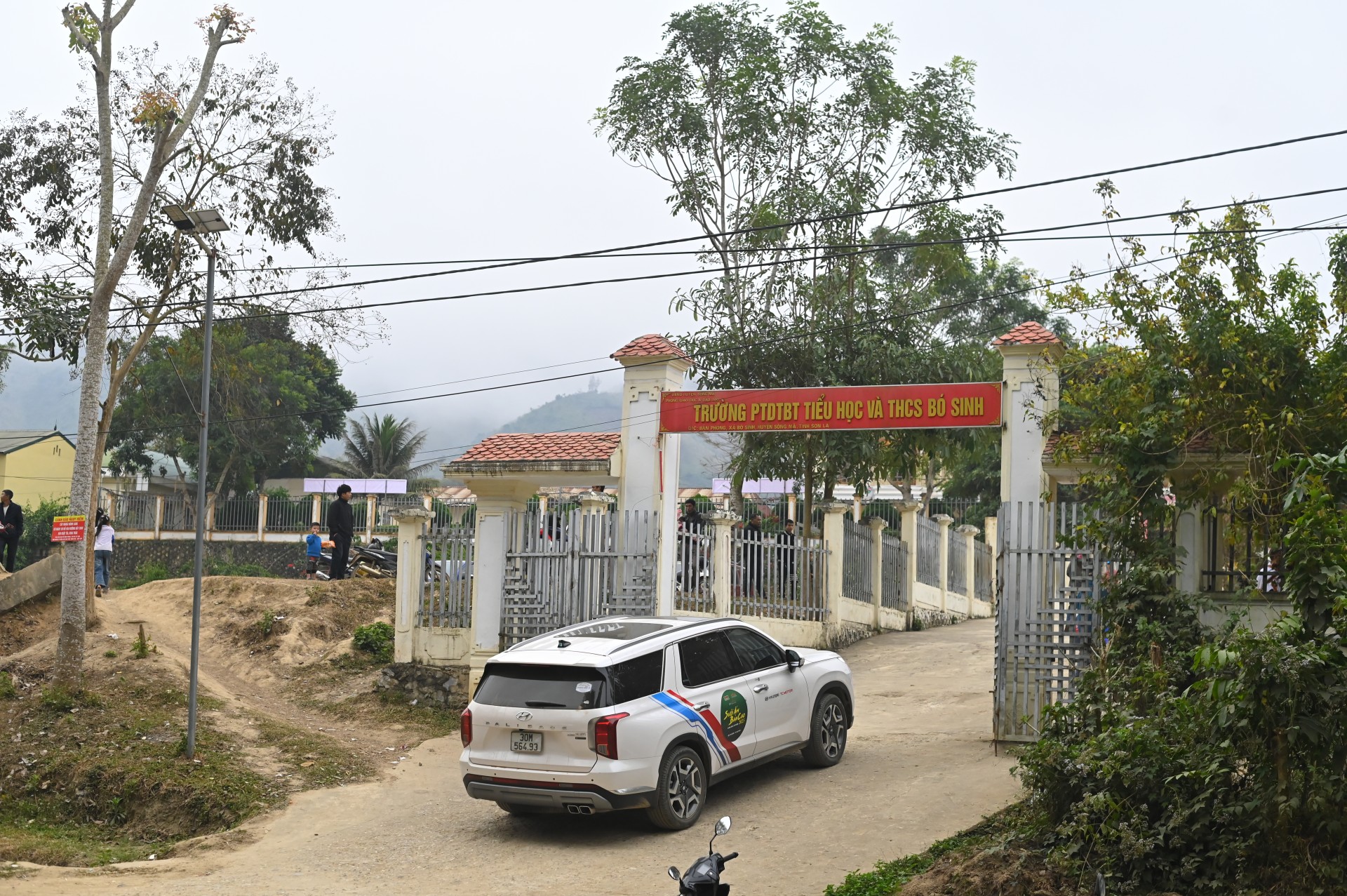 “Sưởi ấm Bản cao 2025”: Lan tỏa hơi ấm tới học sinh vùng cao Bó Sinh, Sơn La