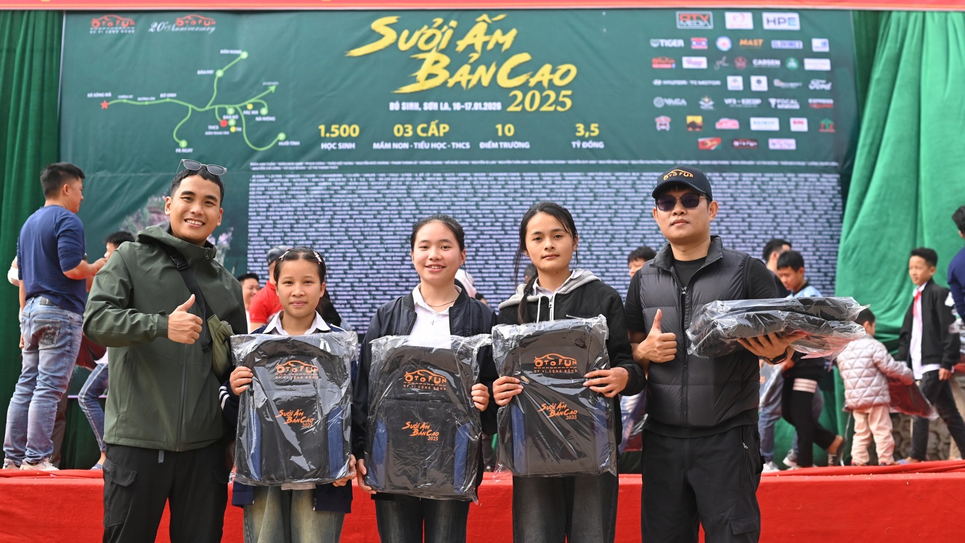 “Sưởi ấm bản cao 2025”: Lan tỏa hơi ấm tới học sinh vùng cao Bó Sinh, Sơn La