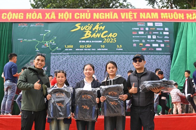 “Sưởi ấm bản cao 2025”: Lan tỏa hơi ấm tới học sinh vùng cao Bó Sinh, Sơn La