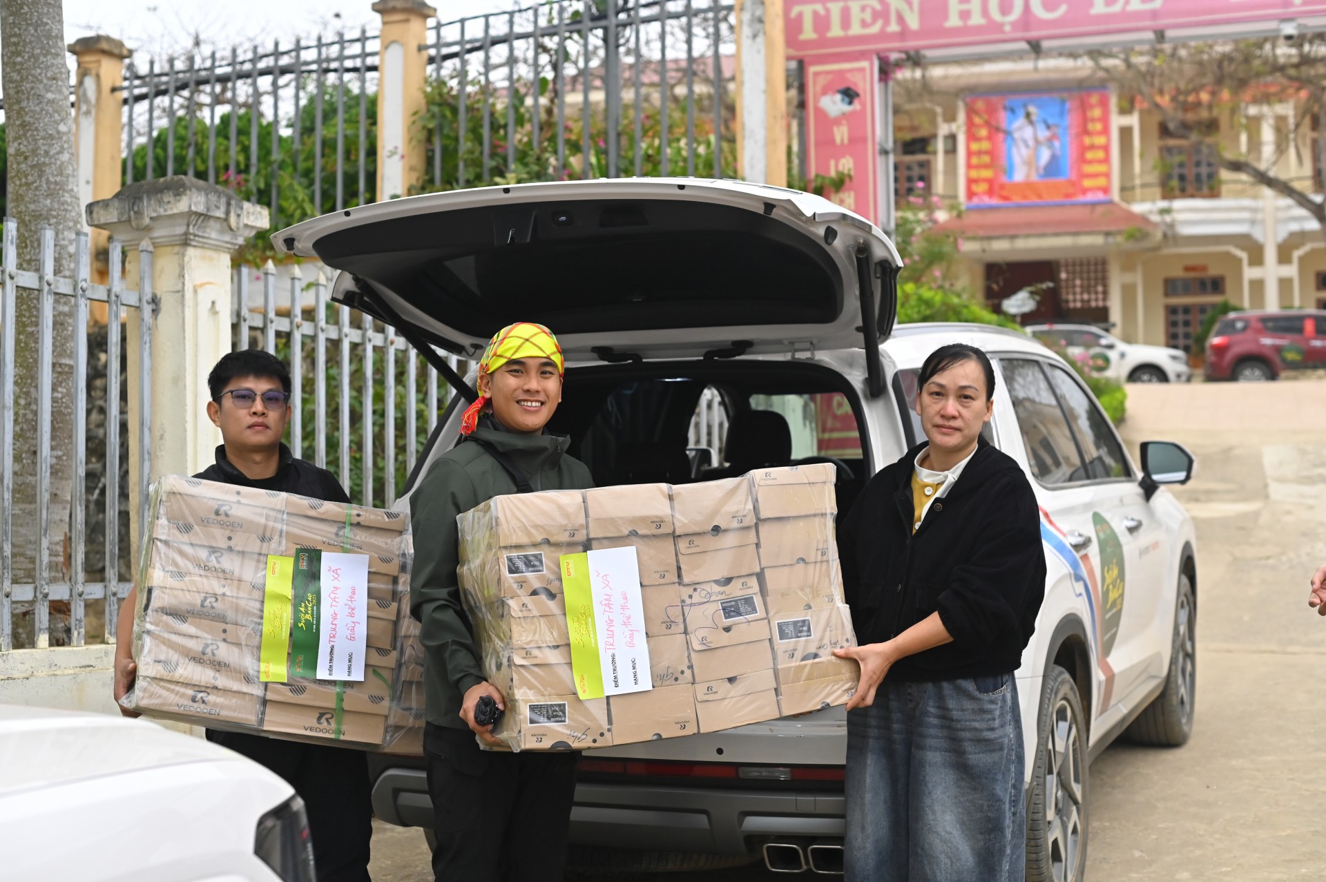 “Sưởi ấm Bản cao 2025”: Lan tỏa hơi ấm tới học sinh vùng cao Bó Sinh, Sơn La