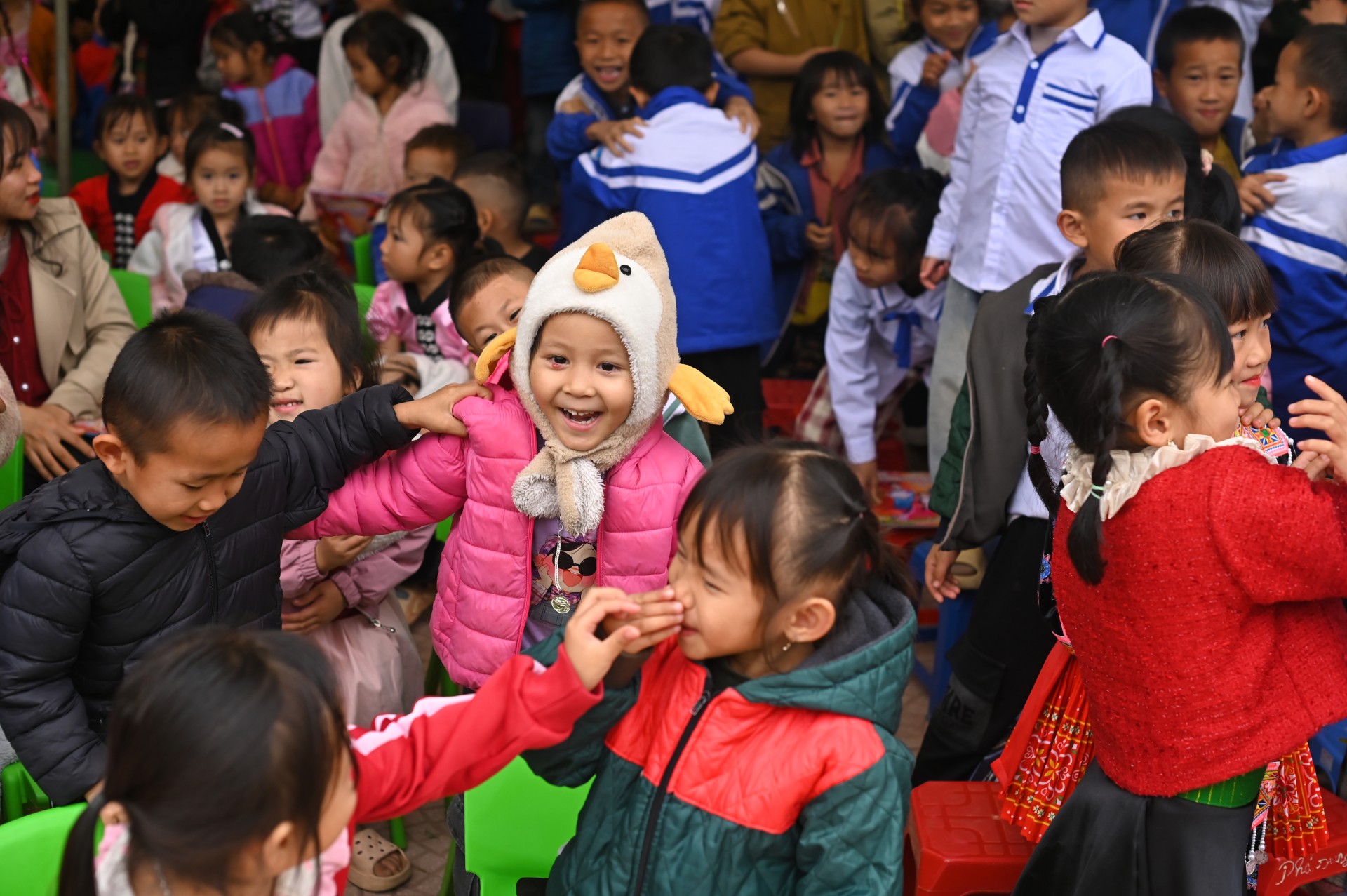 “Sưởi ấm Bản cao 2025”: Lan tỏa hơi ấm tới học sinh vùng cao Bó Sinh, Sơn La “Sưởi ấm Bản cao 2025”: Lan tỏa hơi ấm tới học sinh vùng cao Bó Sinh, Sơn La