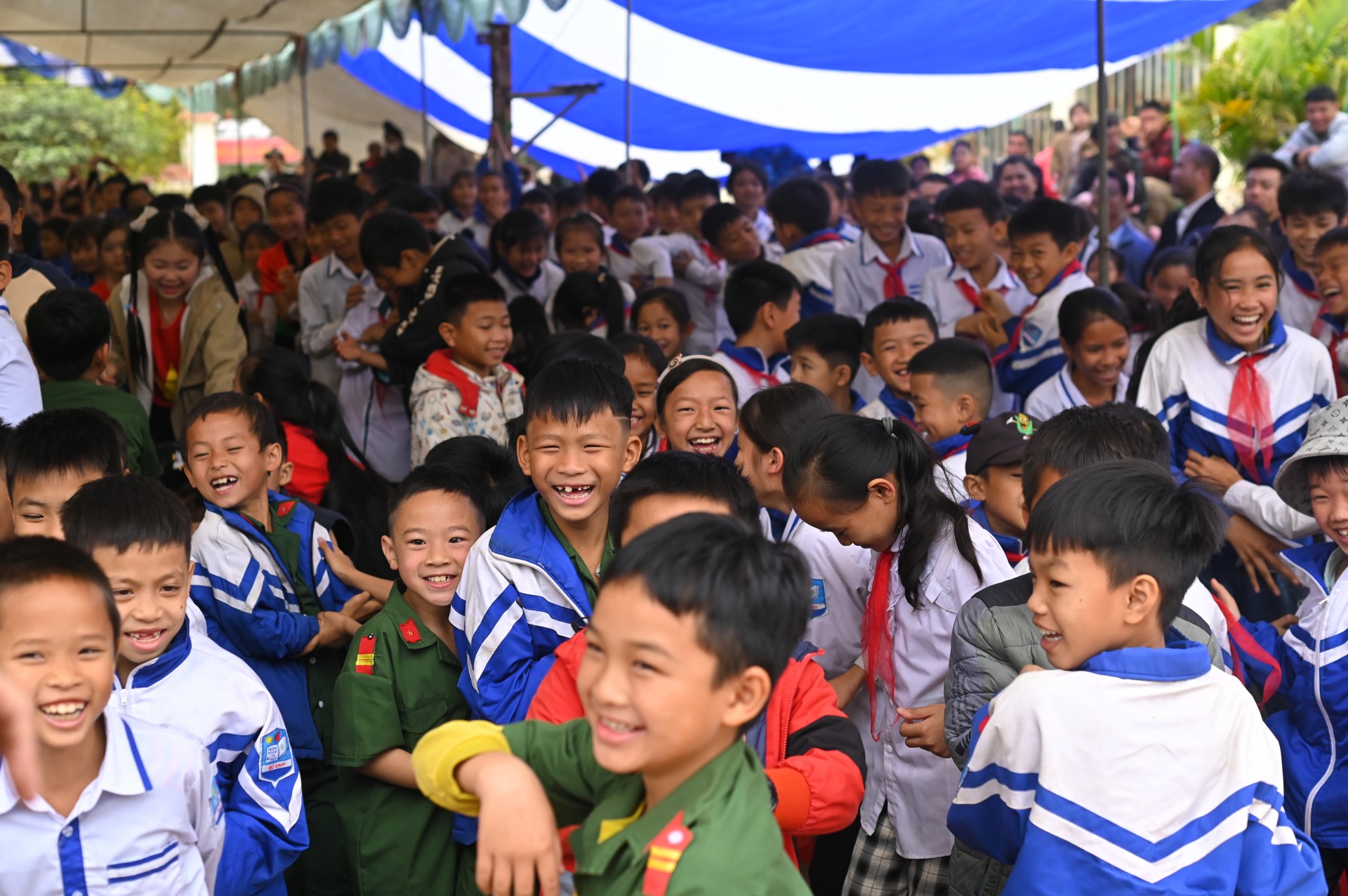 “Sưởi ấm Bản cao 2025”: Lan tỏa hơi ấm tới học sinh vùng cao Bó Sinh, Sơn La