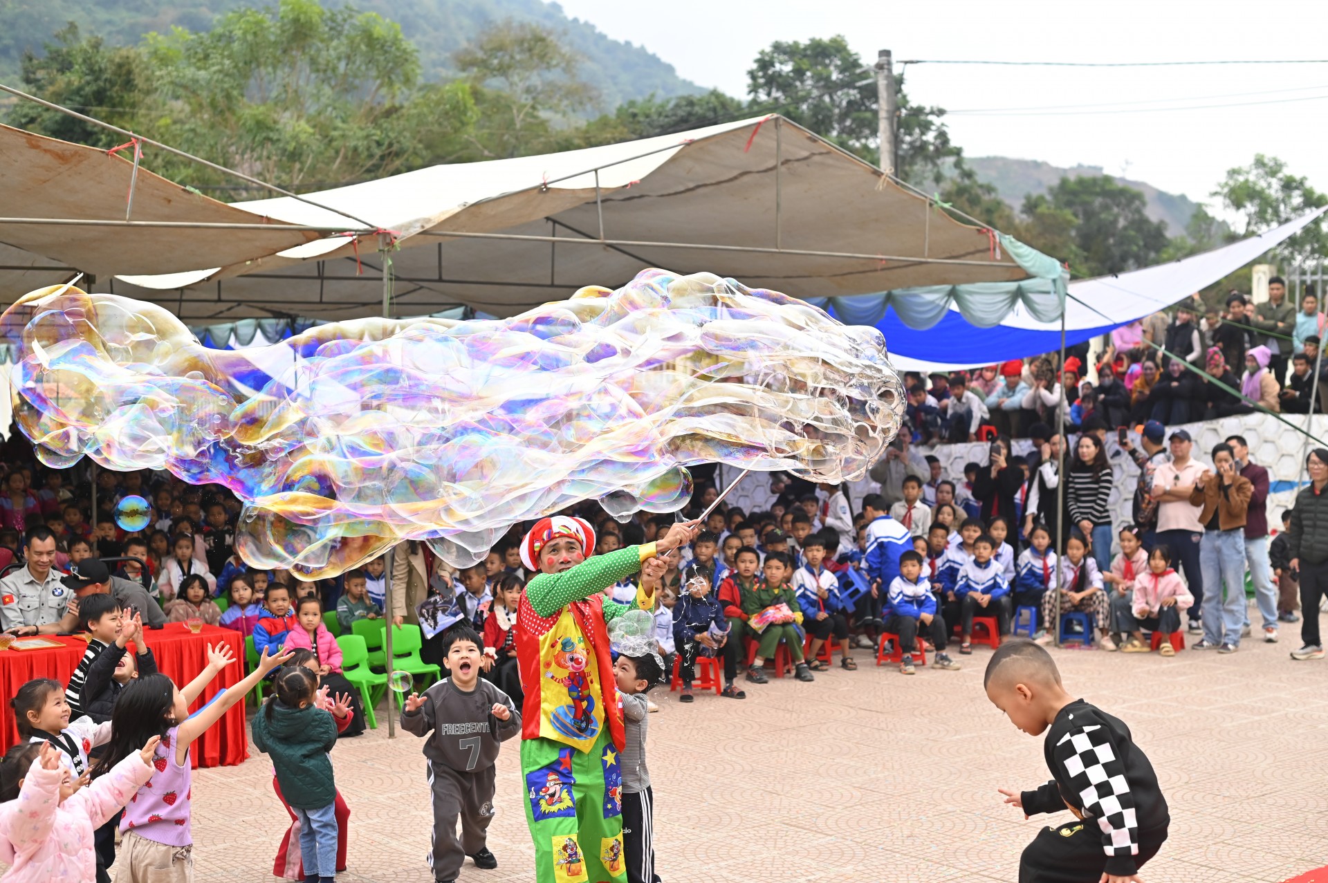 “Sưởi ấm Bản cao 2025”: Lan tỏa hơi ấm tới học sinh vùng cao Bó Sinh, Sơn La “Sưởi ấm Bản cao 2025”: Lan tỏa hơi ấm tới học sinh vùng cao Bó Sinh, Sơn La