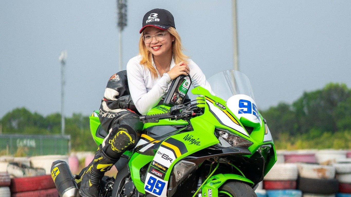 Nữ tay đua trẻ nhất Việt Nam: Mình muốn bay cao và đi xa hơn