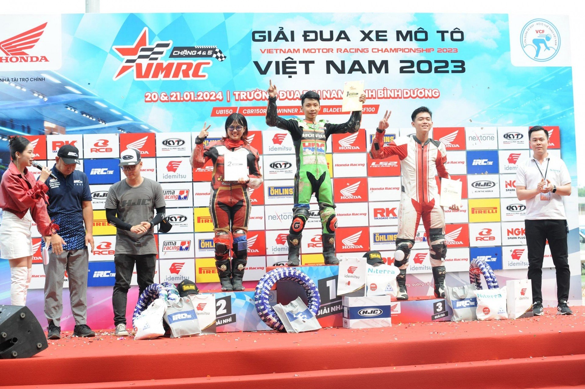 Nữ tay đua trẻ nhất Việt Nam: 'Mình muốn bay cao và đi xa hơn' Nữ tay đua trẻ nhất Việt Nam: 'Mình muốn bay cao và đi xa hơn'