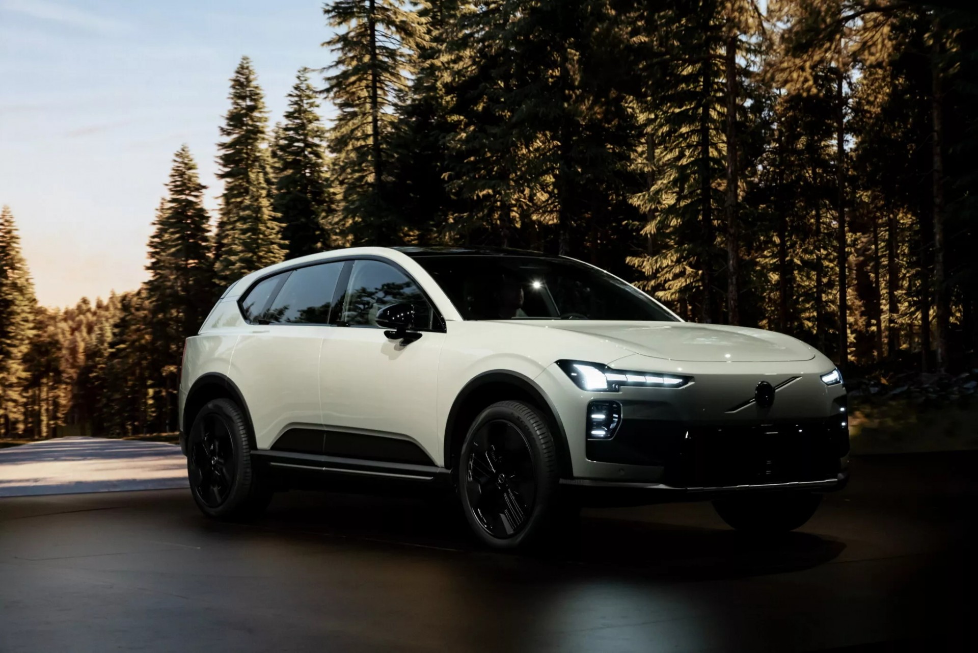 Volvo EX60 có cả phiên bản cấu hình một mô-tơ và hai mô-tơ